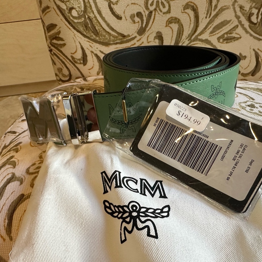 Brand new men’s MCM Claus reversible belt! - Picture 2 of 4